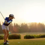 bermain golf