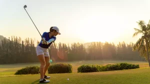 bermain golf