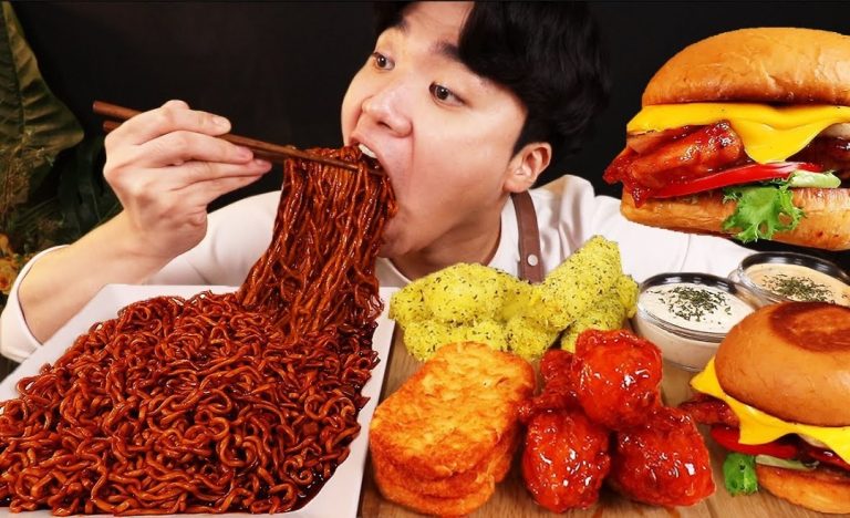foto mukbang dengan porsi jumbo