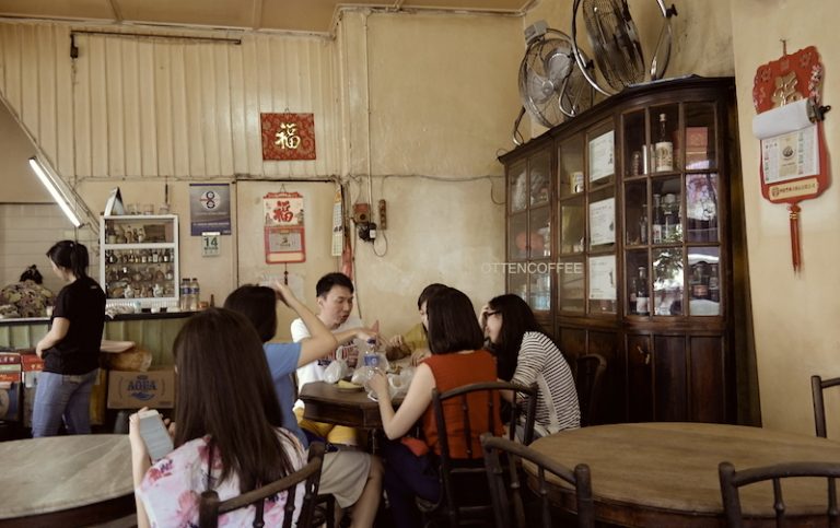 Kedai Kopi Apek, salahsatu kedai kopi legendaris di Medan