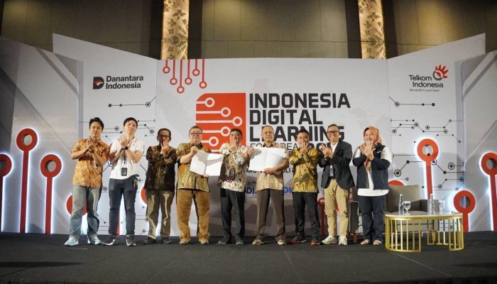 Kerja Sama Telkom dan Tiga Sekolah Garut Wujudkan Pendidikan Masa Depan di IDL 2025