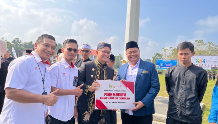 Telkom Serahkan Bantuan Simbolik untuk Warga Kabupaten Tasikmalaya